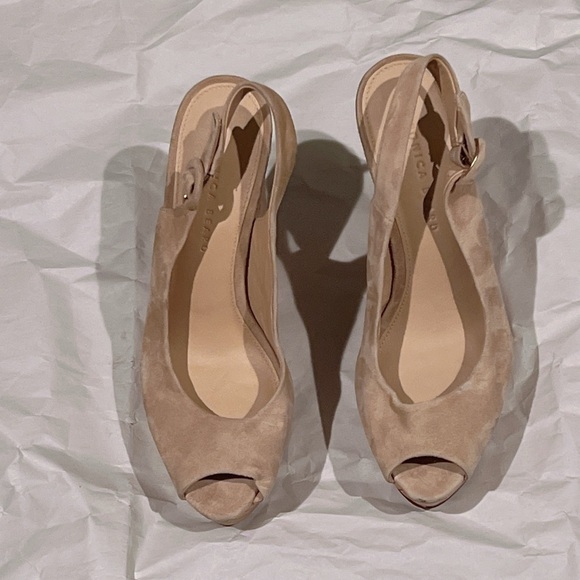 Veronica Beard Dali Suede‎ Slingback Peep-Toe Wedge Sandals
Sand Size: 8.5 NWOB - Picture 13 of 15
